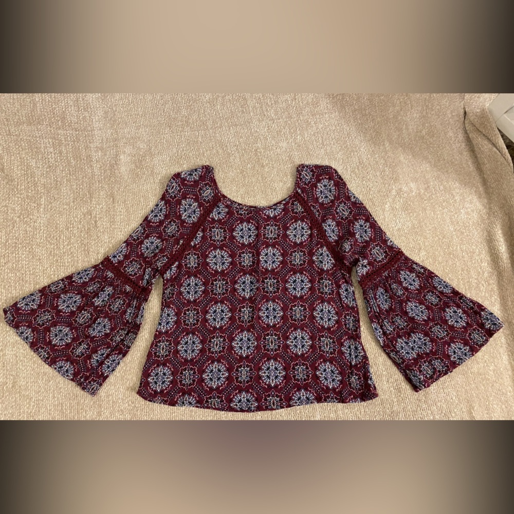 5/$25 Butterfly Sleeve Pattern Blouse